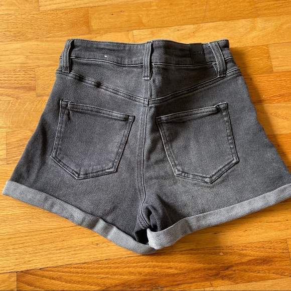 Grey high waisted shorts - Picture 2 of 4